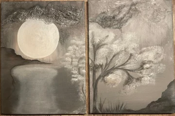 Zweiteiliges graues Werk mit Mondmotiv, Landschaft und stilisierter Figur.